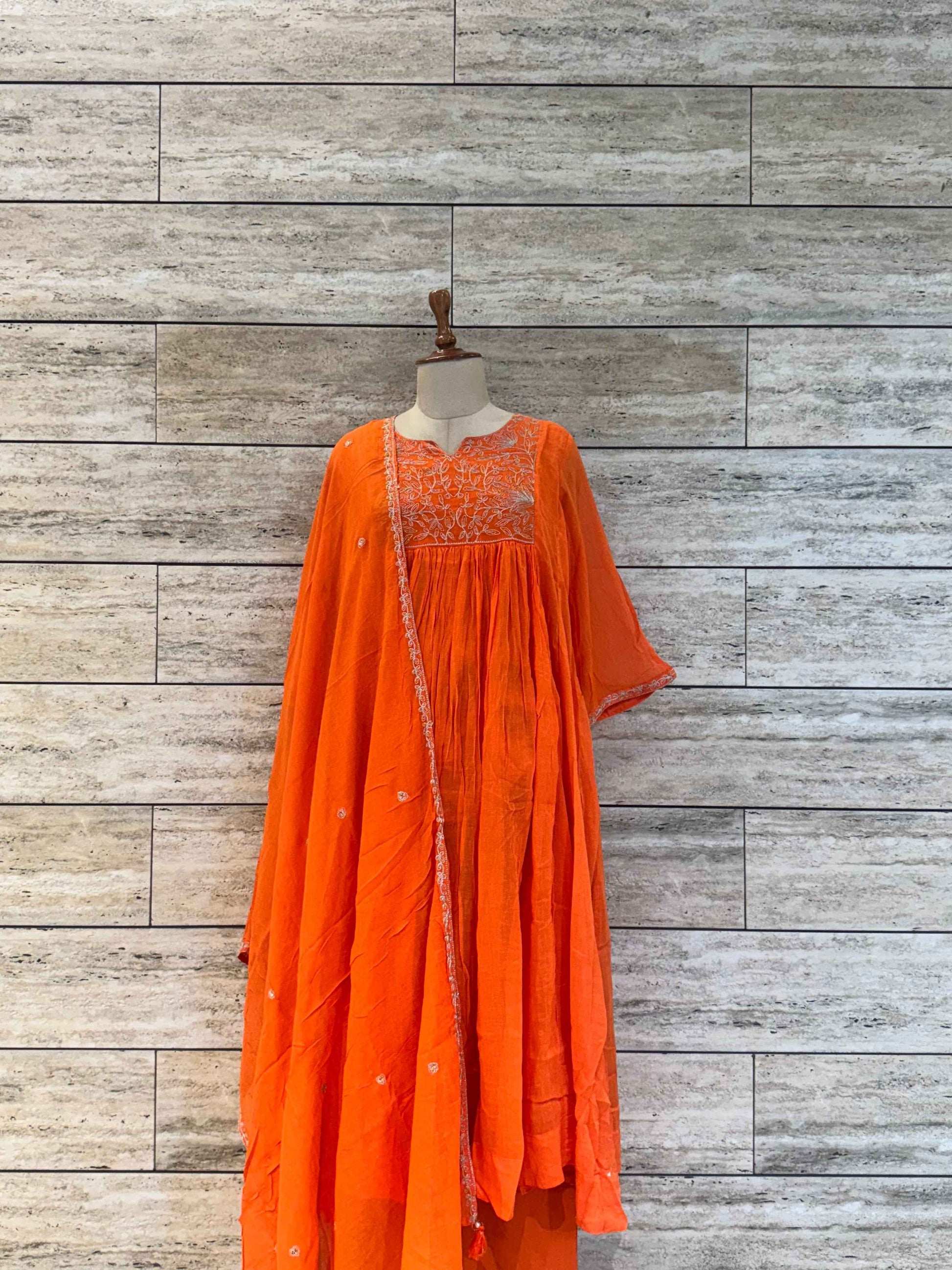 Mul Cotton Flaired Dupatta Set With Solid Base