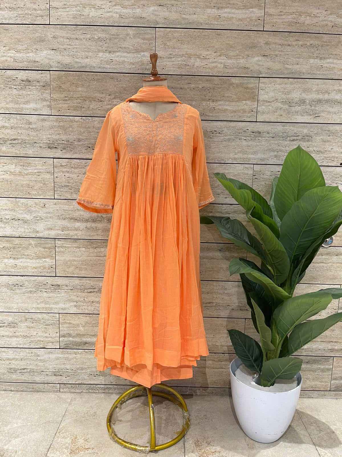 Mul Cotton Flaired Dupatta Set With Solid Base