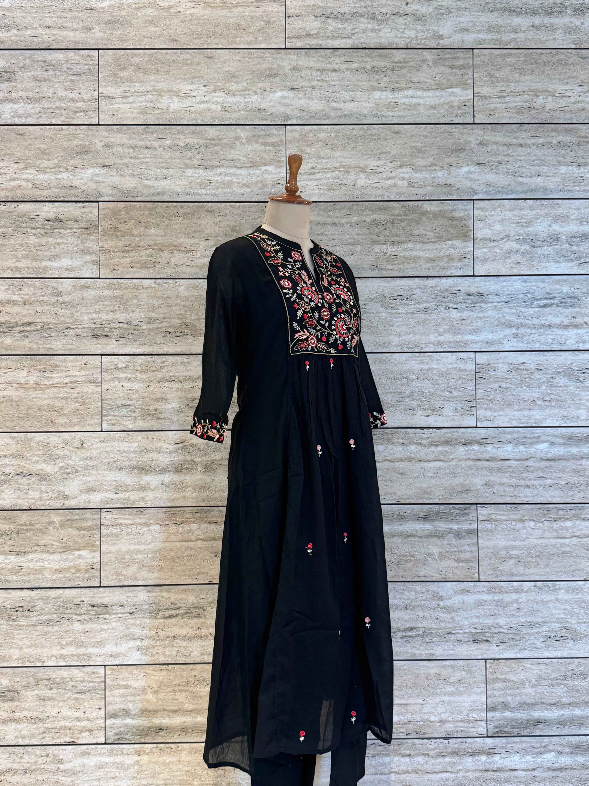 pure mul cotton dupatta set with embroidery
