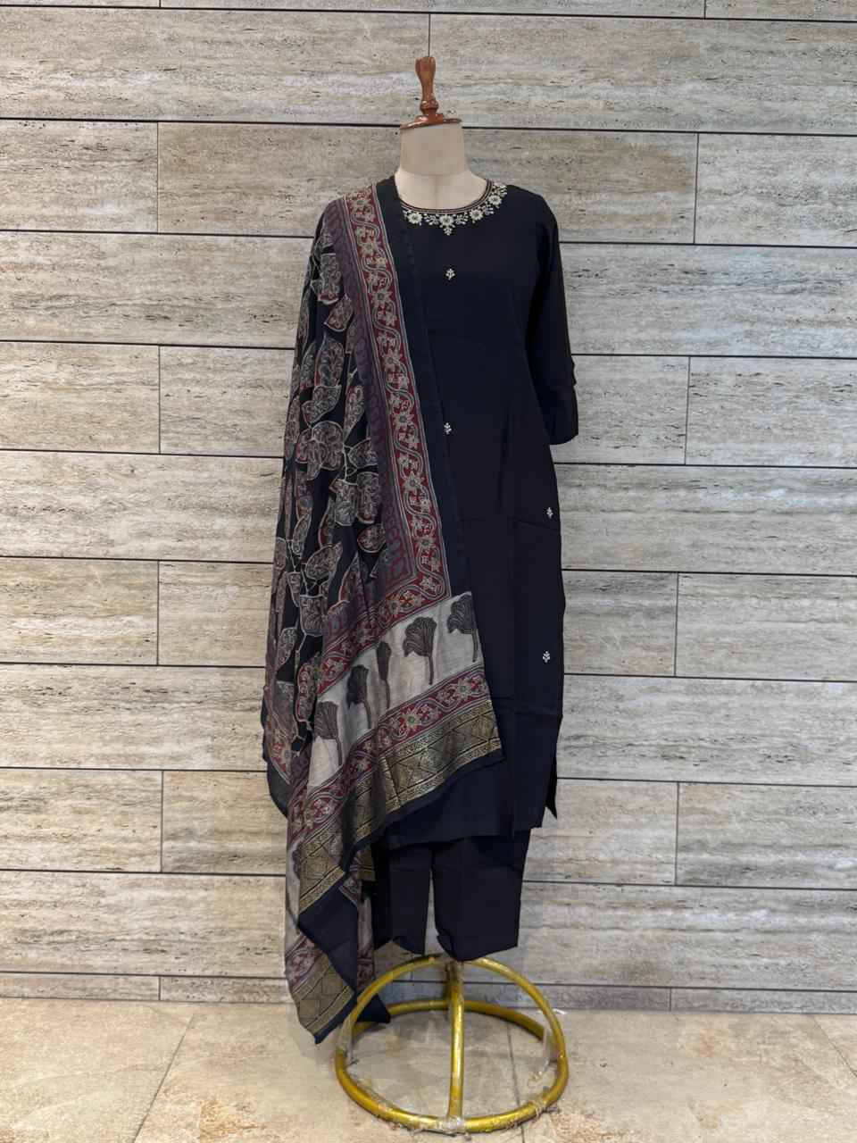 Festival Wear Pure Muslin Dupatta Set With Embroidery