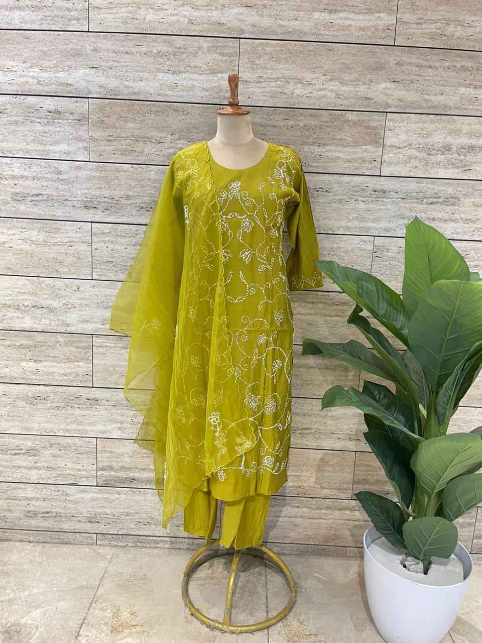 Roman Muslin Dupatta Set With Embroidery Work