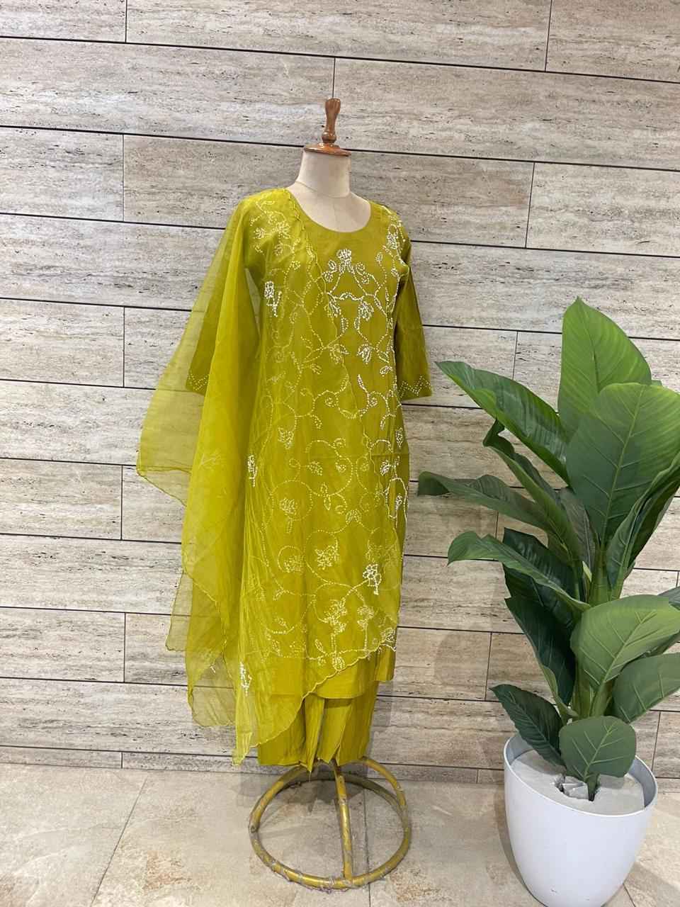 Roman Muslin Dupatta Set With Embroidery Work