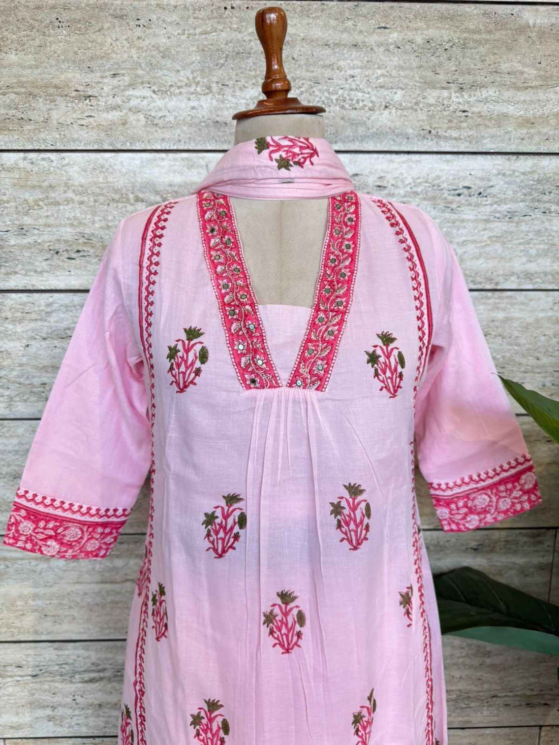 Premium mul cotton floral print Dupatta set with inner