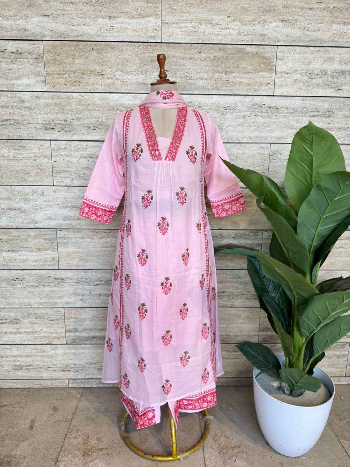 Premium mul cotton floral print Dupatta set with inner