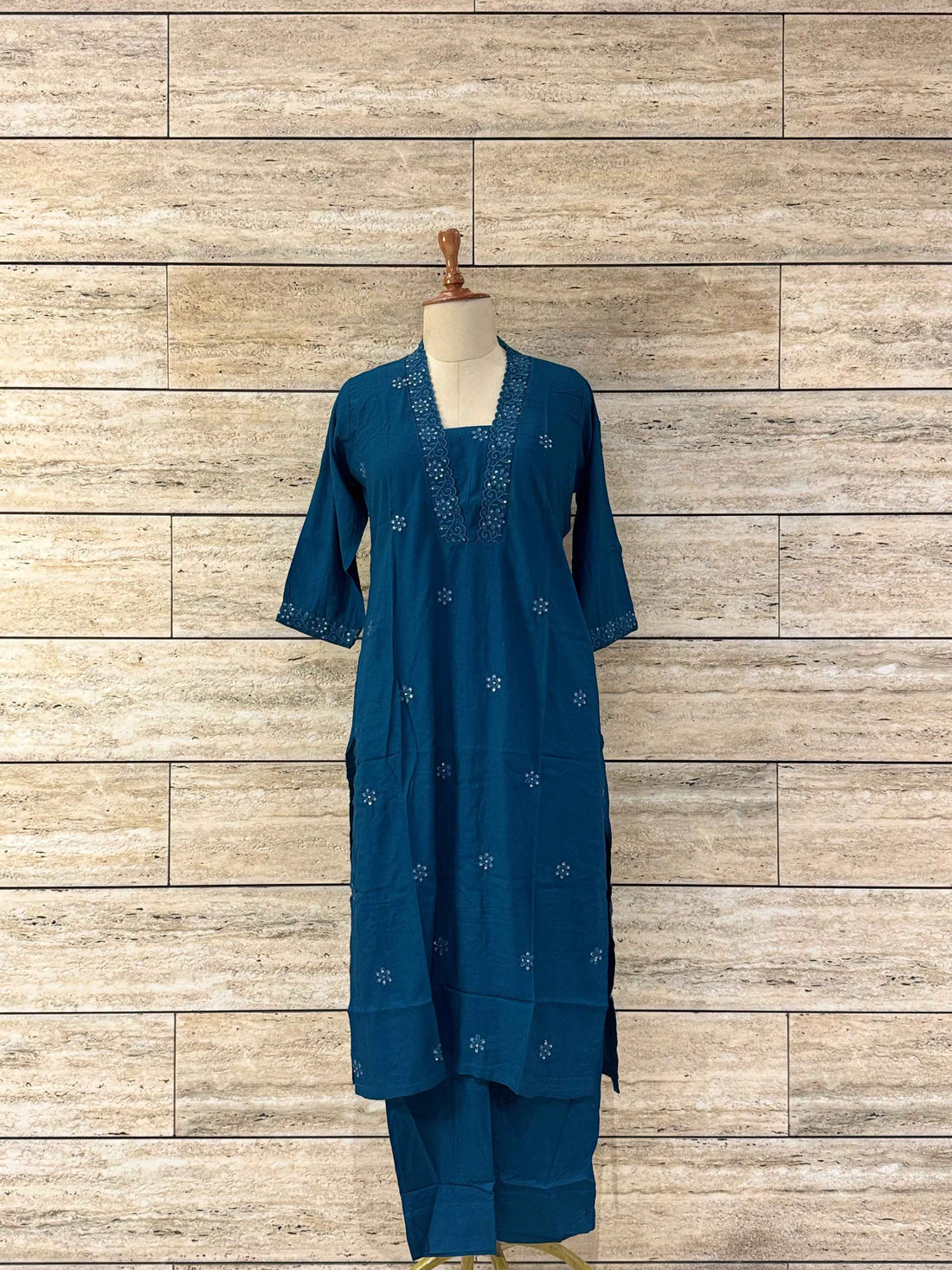 Deep Blue V Neck Two Piece Pant Set With Embroidery RS016