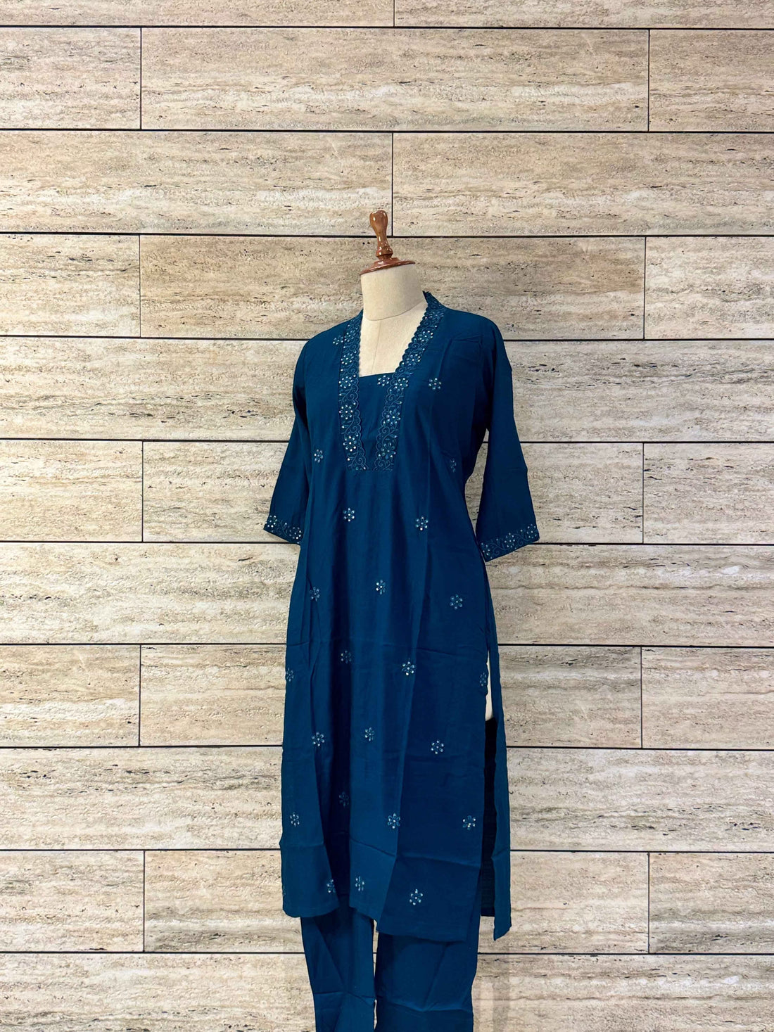 Deep Blue V Neck Two Piece Pant Set With Embroidery RS016