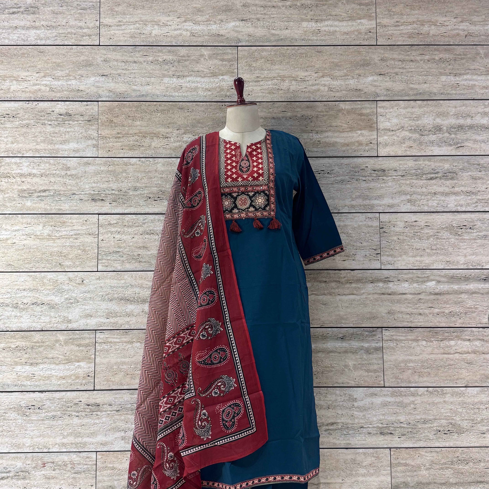 Cotton Three Piece Dupatta Set with Fancy Tussless Work