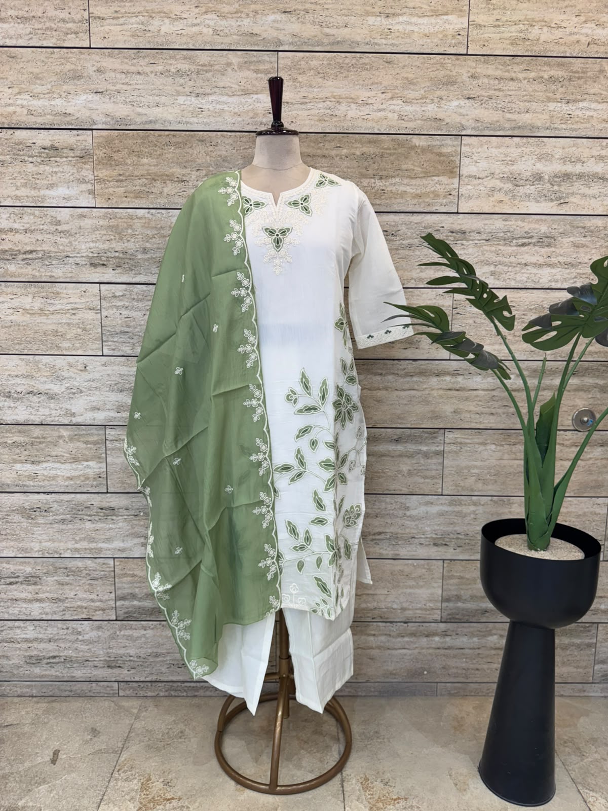 Mul Chanderi With Inner With Applique Work MLC29